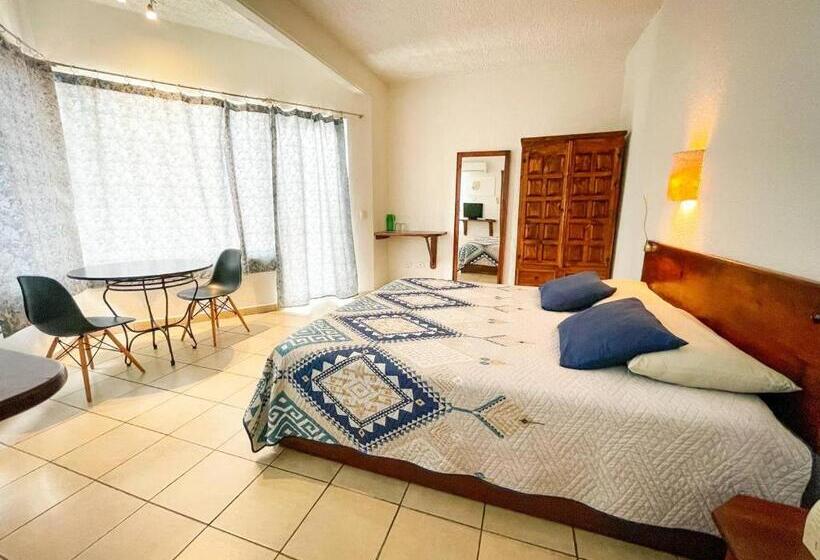 اتاق استاندارد با تخت بزرگ, Allende