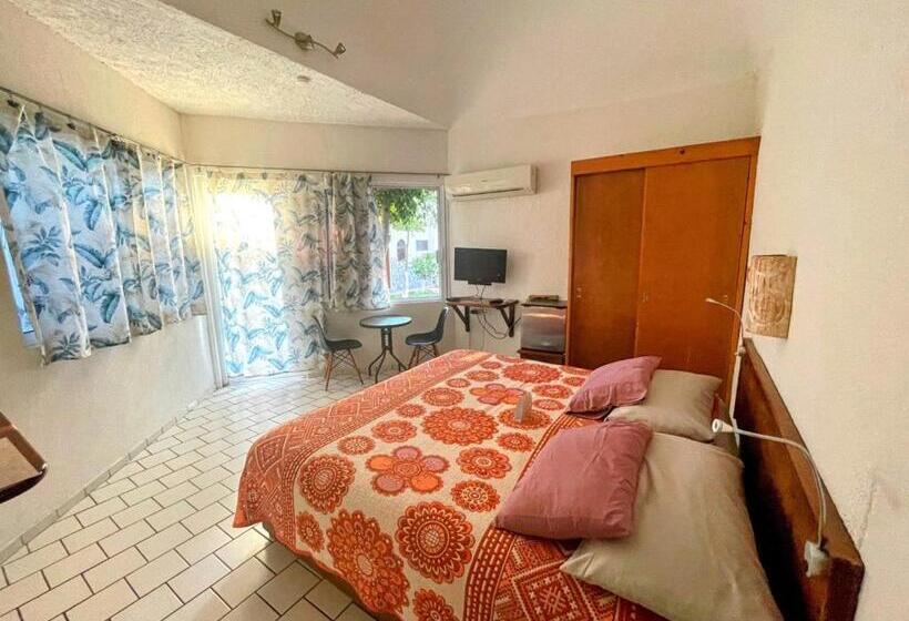 اتاق استاندارد با تخت بزرگ, Allende