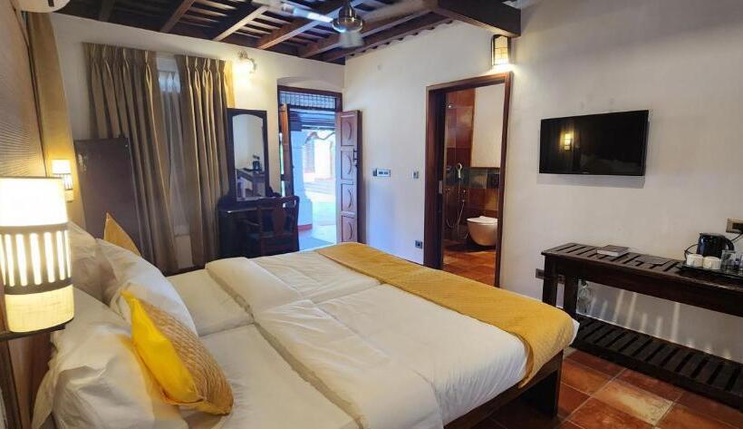 带阳台的豪华间, Kumarakom Tharavadu   A Heritage Hotel, Kumarakom