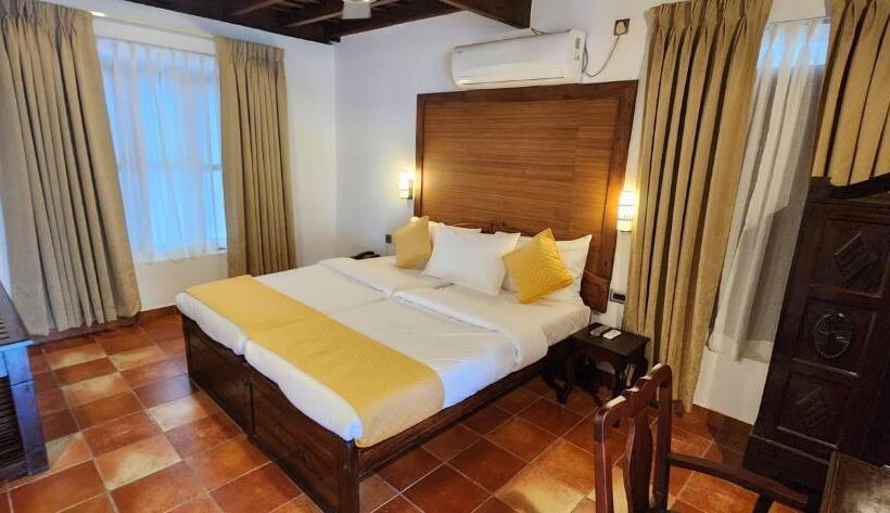 Quarto Deluxe com Sacada, Kumarakom Tharavadu   A Heritage Hotel, Kumarakom