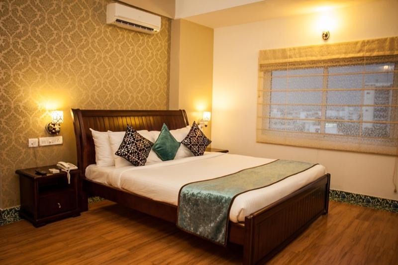 带大床的豪华间, Orchid Suites   A Boutique Hotel Bangalore Off Residency Road