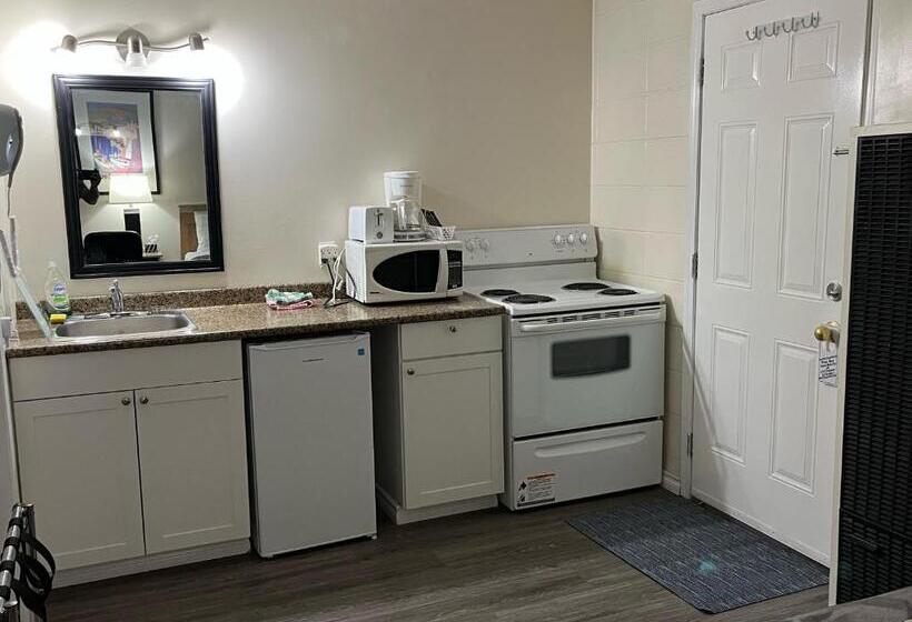 Номер Стандарт 2 Двуспальные Кровати, West Castle Motel