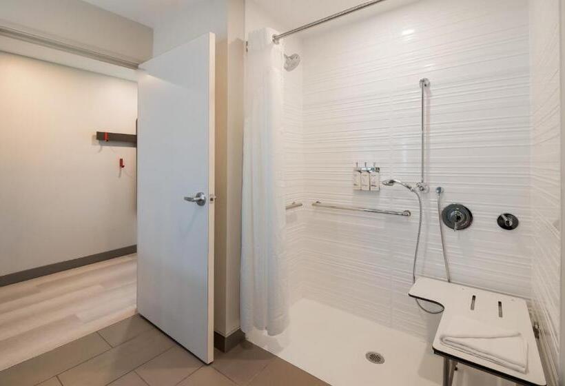 适合残疾人士使用的带超级大床的标准间, Holiday Inn & Suites   Mt Juliet Nashville Area, An Ihg