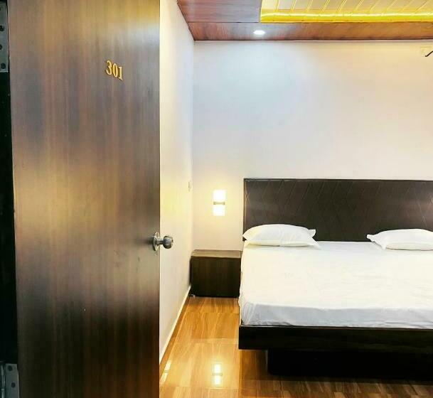 Номер Deluxe Кровать Кинг, Royal Excellency Inn