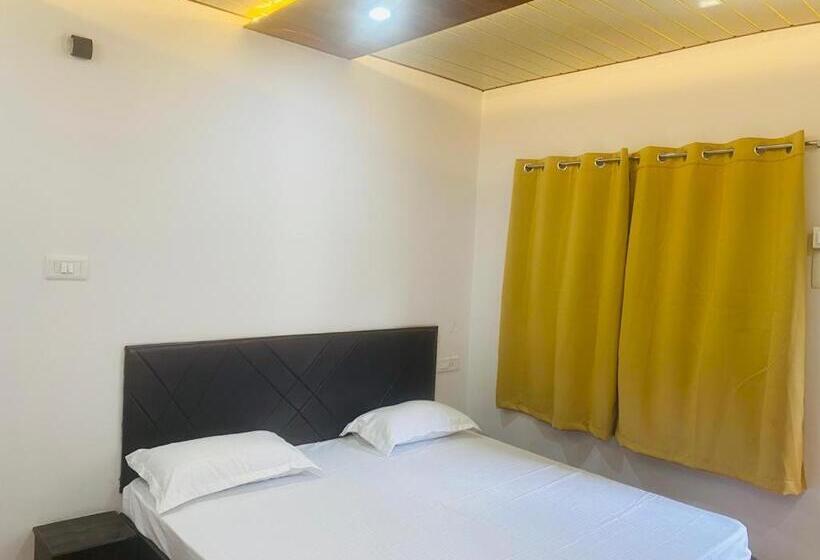 Номер Economy, Royal Excellency Inn