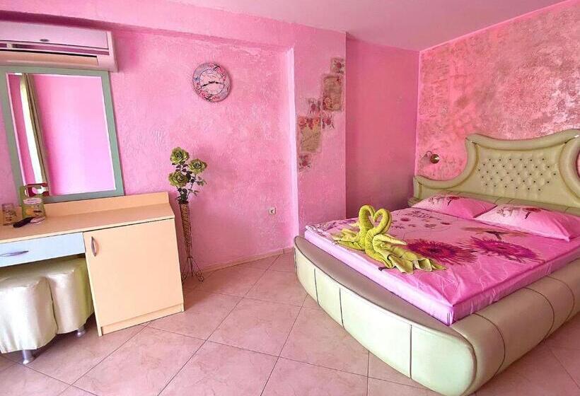 חדר סטנדרט עם מרפסת, Boutique Guest House  Sofia