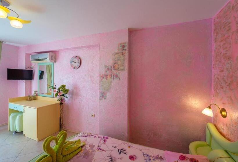 חדר סטנדרט עם מרפסת, Boutique Guest House  Sofia