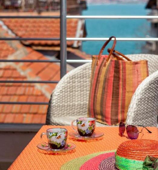 חדר משפחתי צדדי נוף לים, Boutique Guest House  Sofia