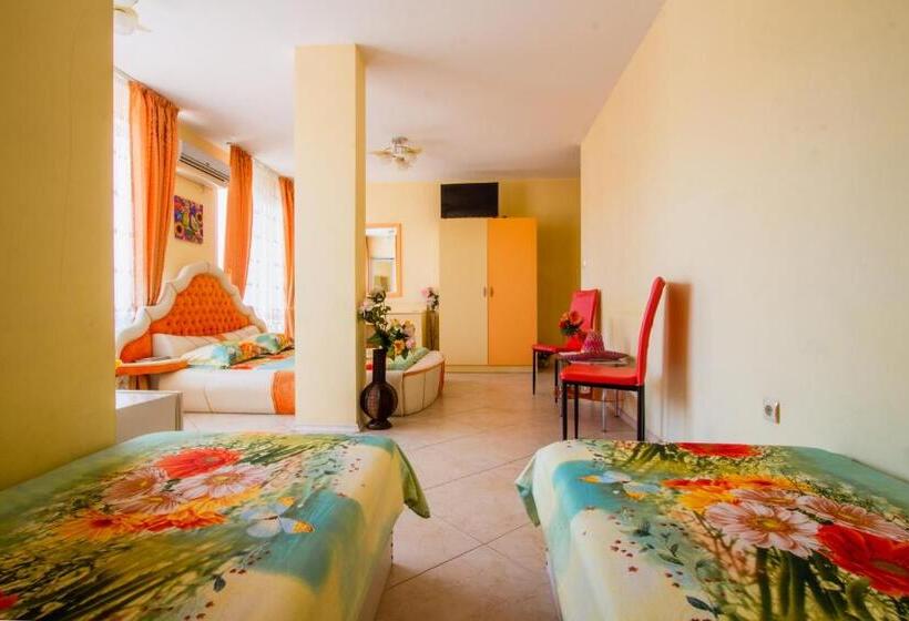 חדר משפחתי צדדי נוף לים, Boutique Guest House  Sofia