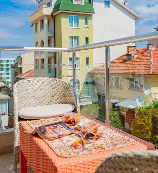 חדר דלוקס עם מרפסת, Boutique Guest House  Sofia