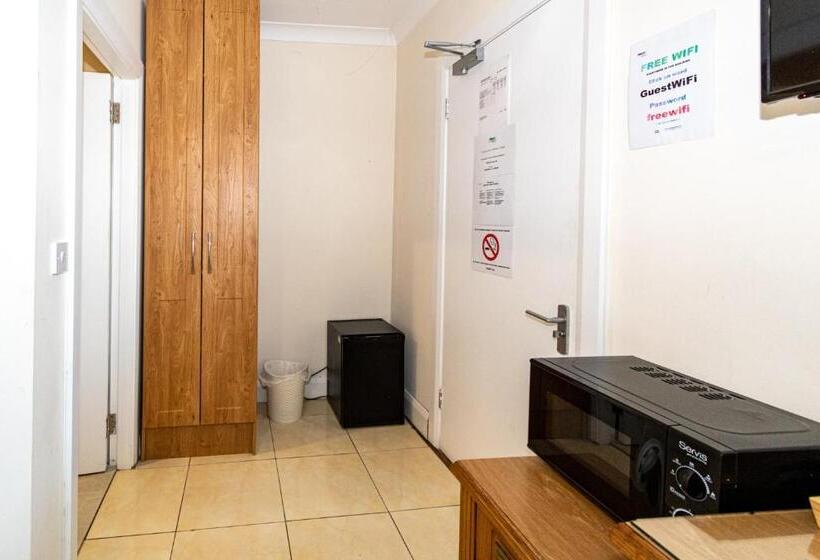 اتاق استاندارد چهار تخته, Aisling Guest House