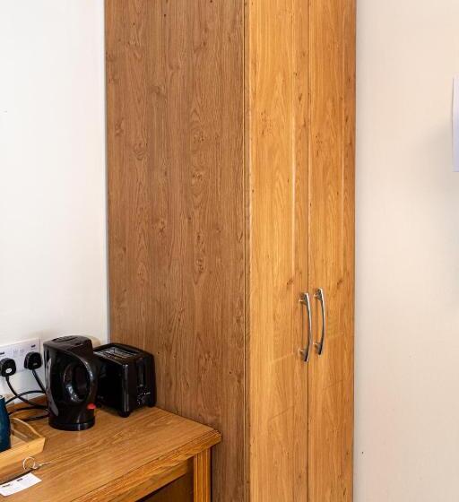 اتاق استاندارد سه نفره, Aisling Guest House