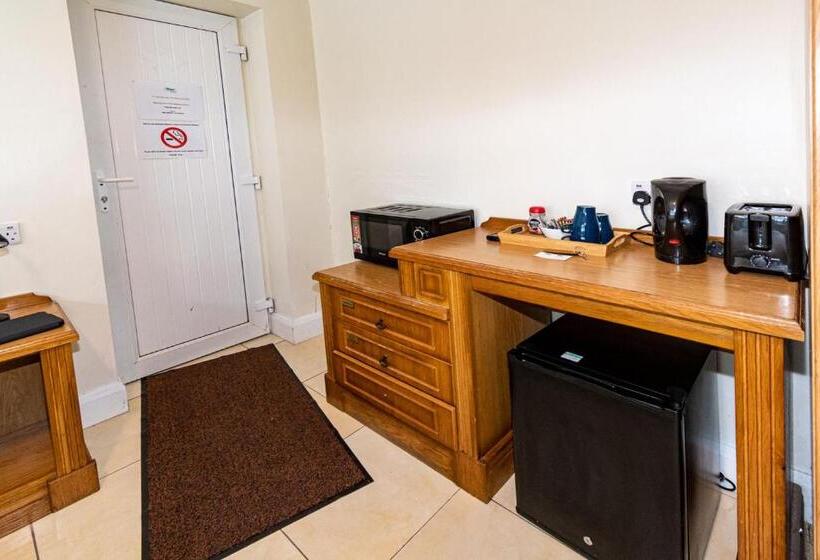 اتاق استاندارد سه نفره, Aisling Guest House