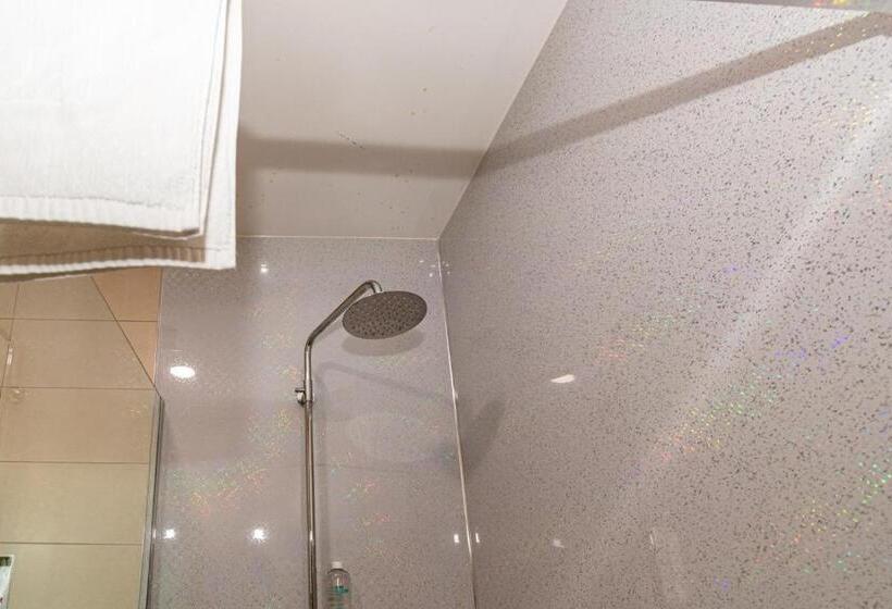 اتاق استاندارد سه نفره, Aisling Guest House