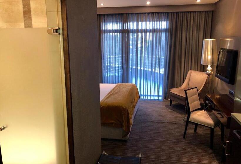 اتاق لوکس با بالکن, Coastlands Musgrave