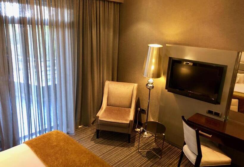 اتاق لوکس با چشم‌انداز دریا, Coastlands Musgrave
