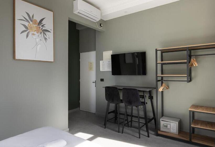标准工作室带阳台, Residence Suites