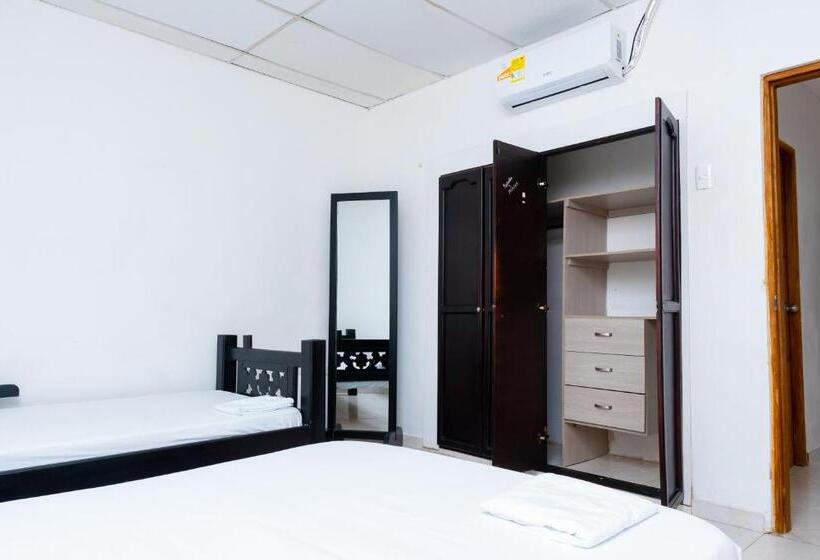 اتاق استاندارد سه نفره, Oresca Hostel