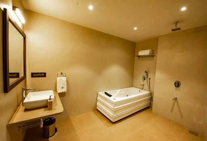 اتاق استاندارد با تخت بزرگ, The Royal Palace Hotel 400703