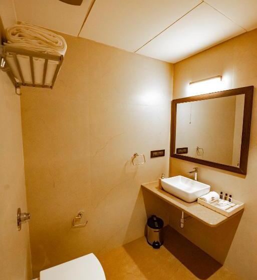 سوییت خانوادگی, The Royal Palace Hotel 400703