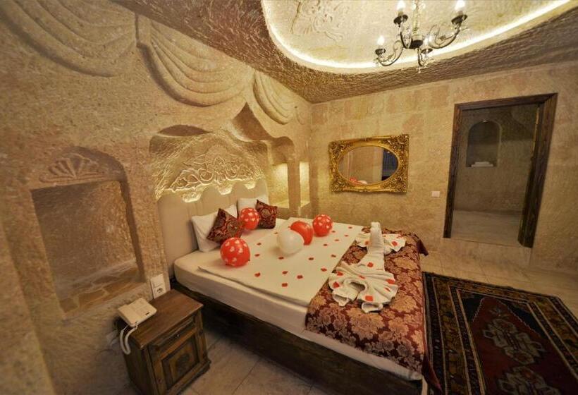 Quarto Triplo Estandar, Dedeli Konak Cave