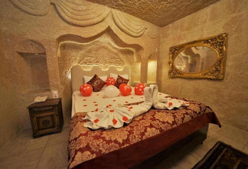 Quarto Triplo Estandar, Dedeli Konak Cave