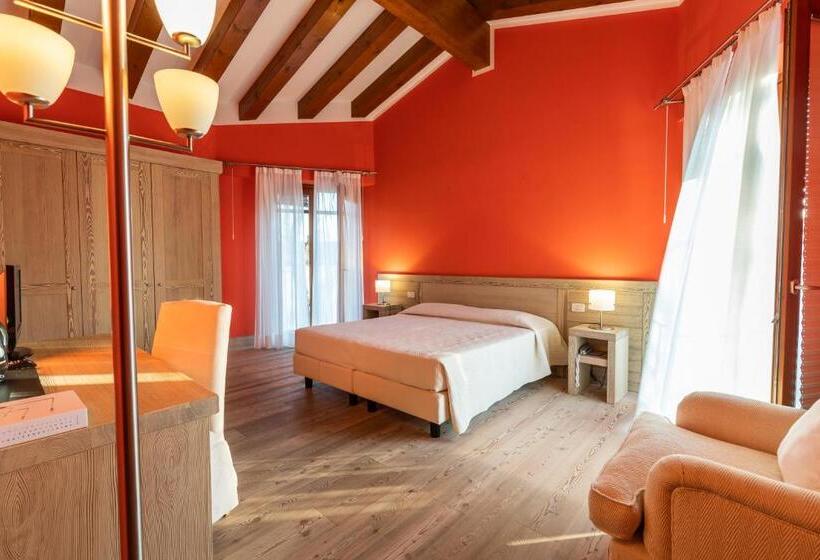 اتاق لوکس با بالکن, Accademia Vine Lodge