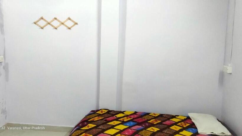 Family Room, Shri Swami Sheetal Das Akhada B1 88 Assi , Near Pushkar Talab,varanasi, Ashram Dharmshala