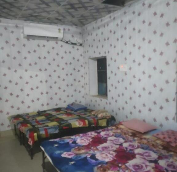 Family Room, Shri Swami Sheetal Das Akhada B1 88 Assi , Near Pushkar Talab,varanasi, Ashram Dharmshala