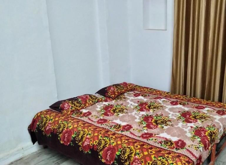Standard Room Shared Bathroom, Shri Swami Sheetal Das Akhada B1 88 Assi , Near Pushkar Talab,varanasi, Ashram Dharmshala