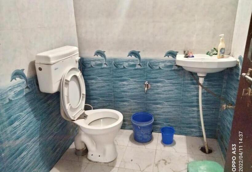 Triple Classic Room, Shri Swami Sheetal Das Akhada B1 88 Assi , Near Pushkar Talab,varanasi, Ashram Dharmshala