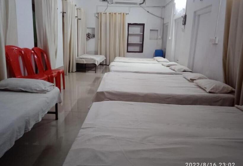 Family Room, Shri Swami Sheetal Das Akhada B1 88 Assi , Near Pushkar Talab,varanasi, Ashram Dharmshala