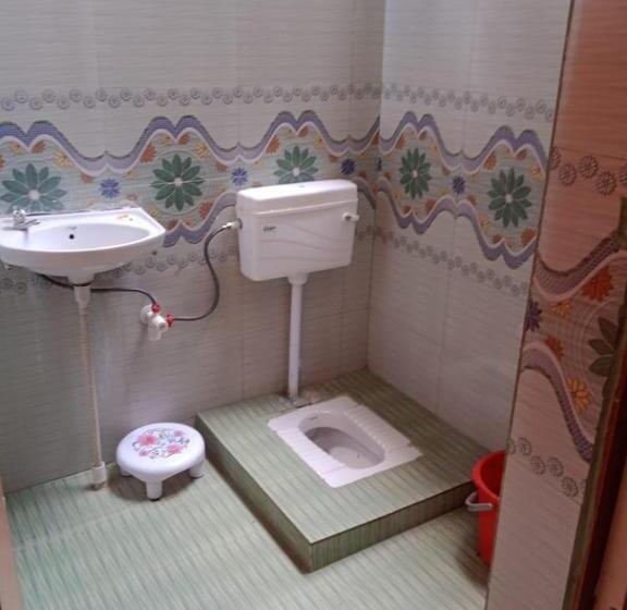 Family Room, Shri Swami Sheetal Das Akhada B1 88 Assi , Near Pushkar Talab,varanasi, Ashram Dharmshala