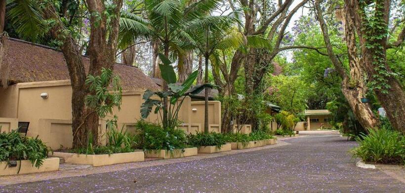 اتاق استاندارد با چشم‌انداز باغ, Numbi & Garden Suites