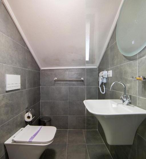 اتاق لوکس, Boutique Hotel Kooperativa