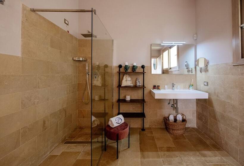اتاق لوکس, Poggio Leano Boutique