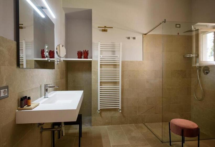 اتاق لوکس, Poggio Leano Boutique