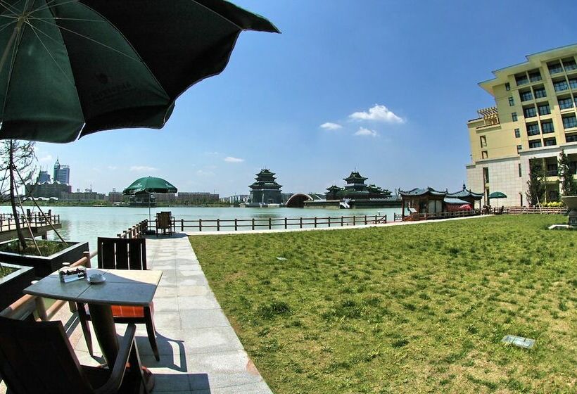 اتاق لوکس با چشم‌انداز دریاچه, New Century Grand Hotel Kaifeng