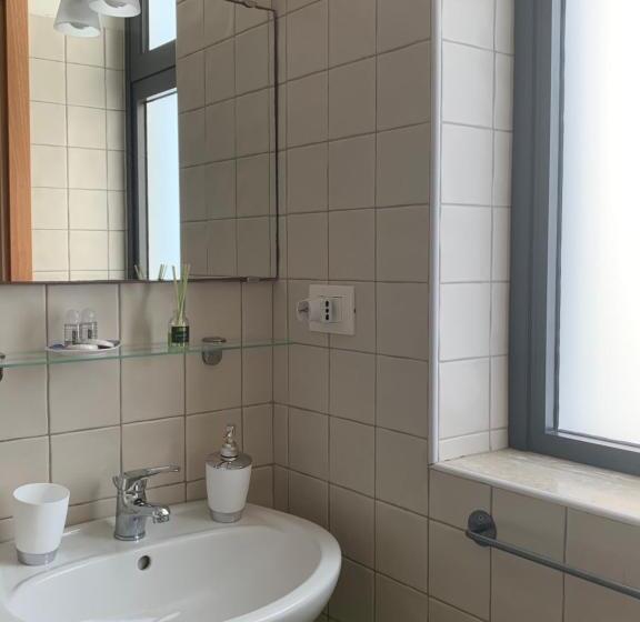 اتاق استاندارد با بالکن و چشم‌انداز دریا, B&b Giallolumia