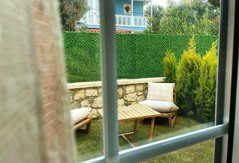 اتاق لوکس با تراس, Alacati Lulja