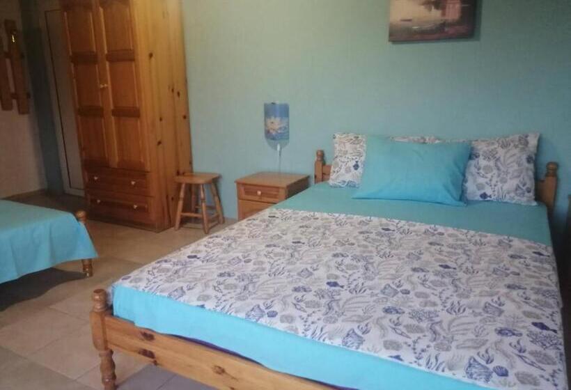 Трехместный Номер Стандарт с Балконом, Guest House Chalakov
