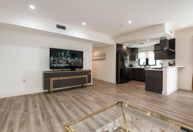 Апартаменты 3 Спальни, Regency Modern Apartments