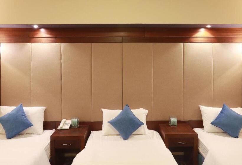 Economy Triple Room, Burj Al Saif