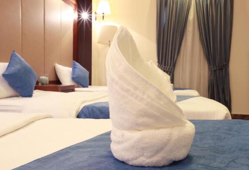 Economy Triple Room, Burj Al Saif