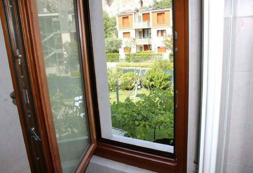 Quarto Estandar com Sacada, Villa Marina
