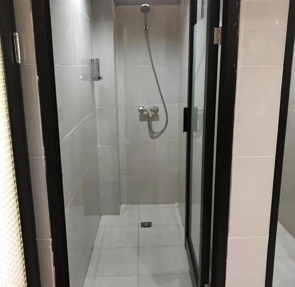 Номер Стандарт Индивидуальный Совместная Ванная, Revayah Hotels