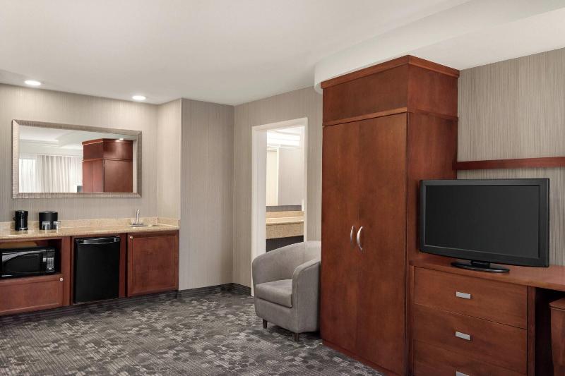 Люкс Кровать Кинг, Courtyard By Marriott Potomac Mills Woodbridge