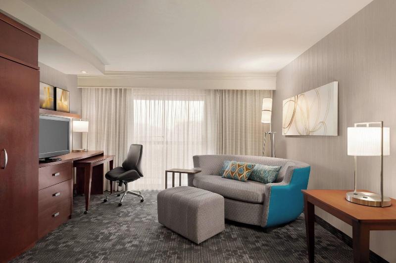 Люкс Кровать Кинг, Courtyard By Marriott Potomac Mills Woodbridge