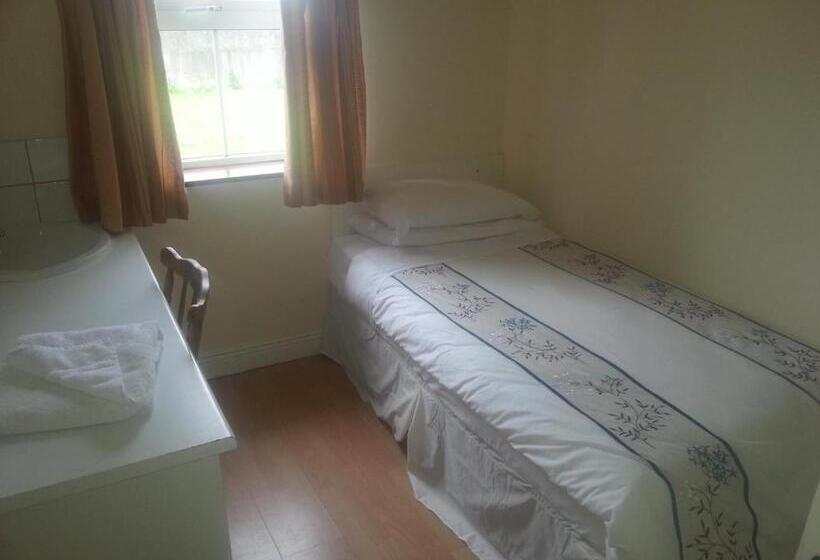 اتاق استاندارد یک نفره, Courtbrack Accommodation   Hostel