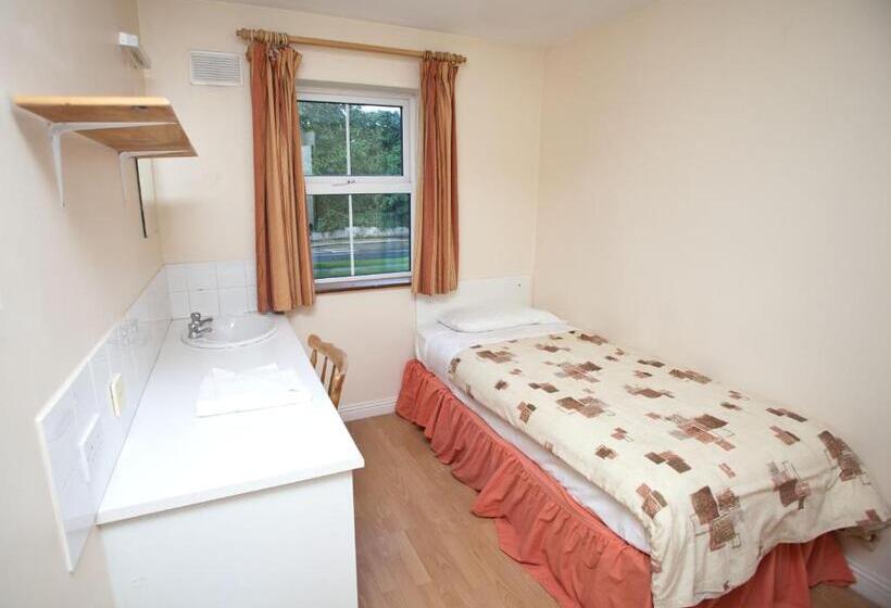 اتاق استاندارد یک نفره, Courtbrack Accommodation   Hostel